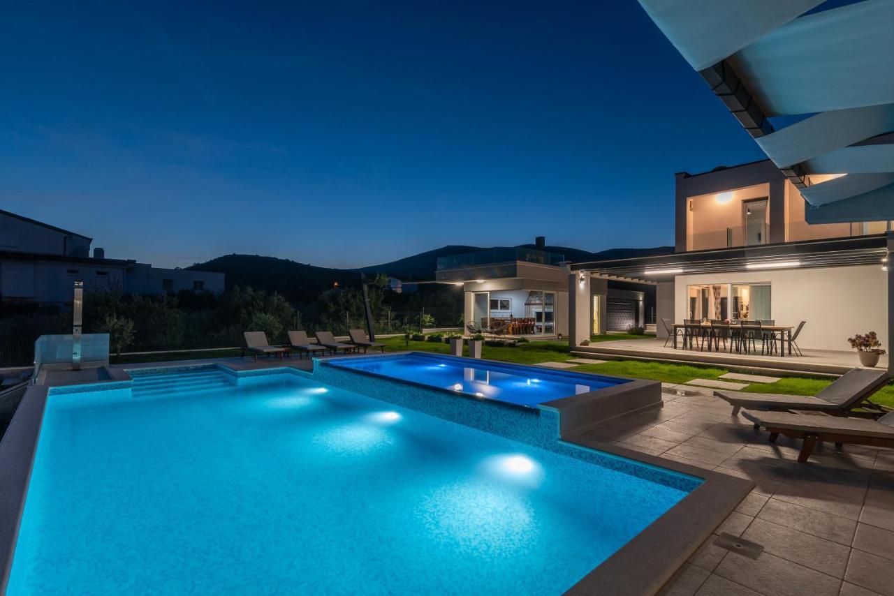 Vitis Vila Kaštel Novi Exterior foto