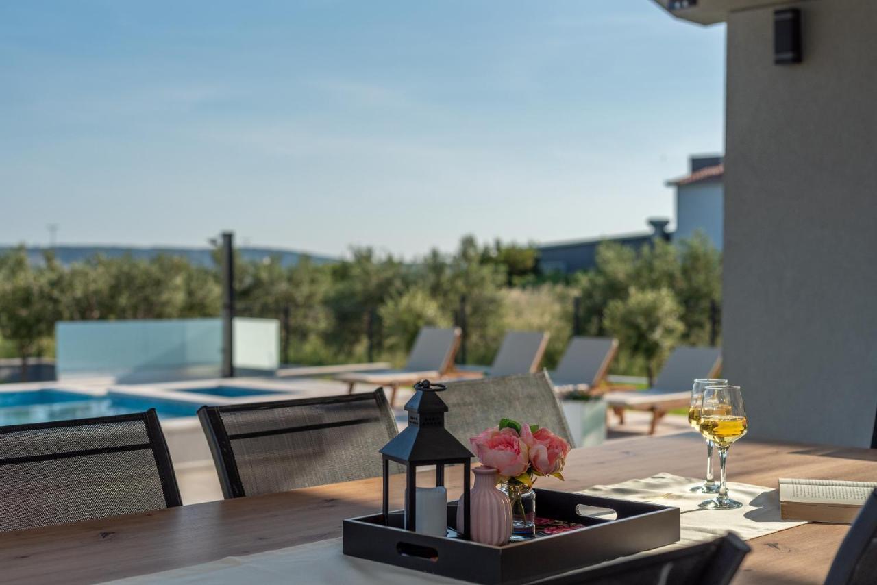 Vitis Vila Kaštel Novi Exterior foto