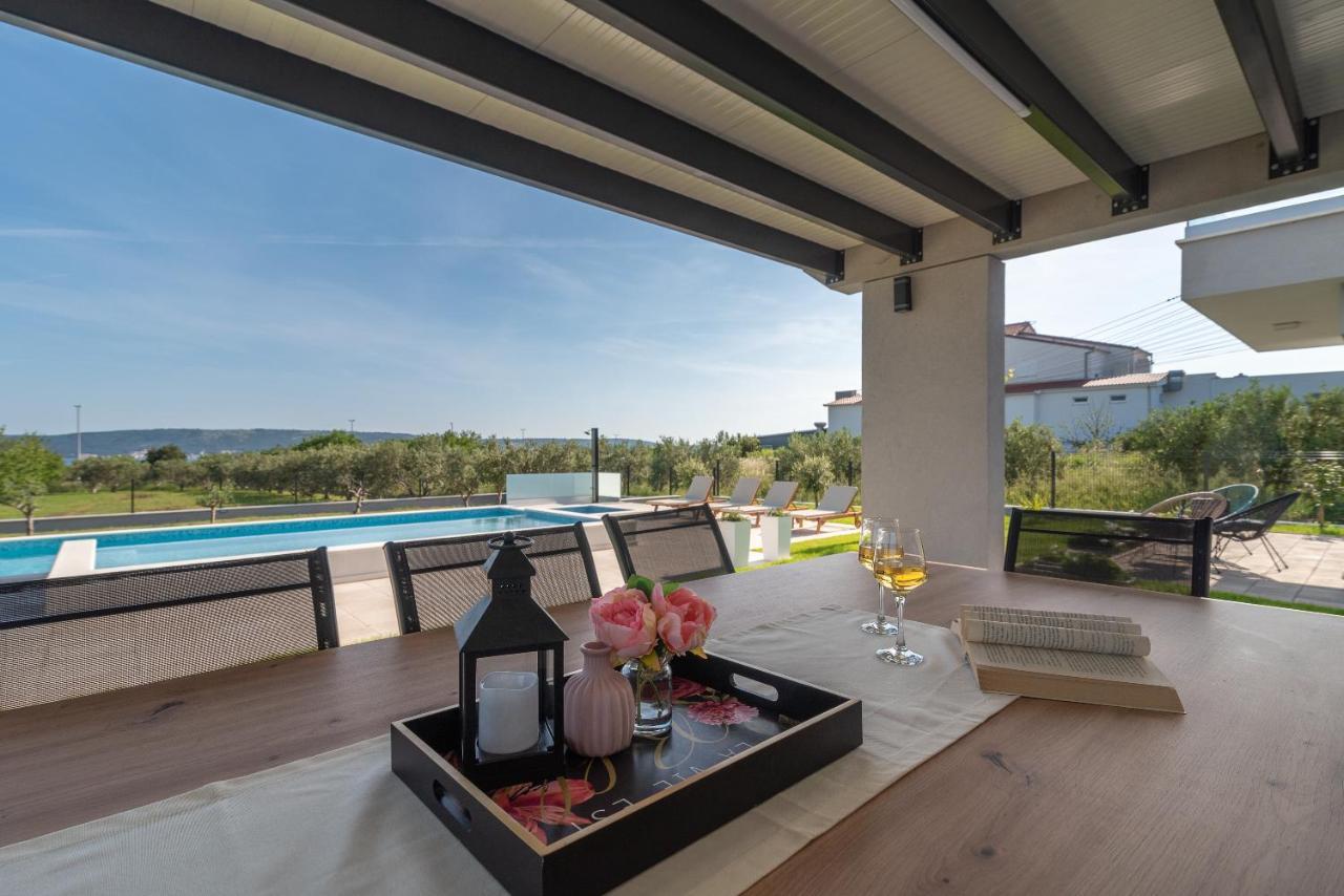 Vitis Vila Kaštel Novi Exterior foto